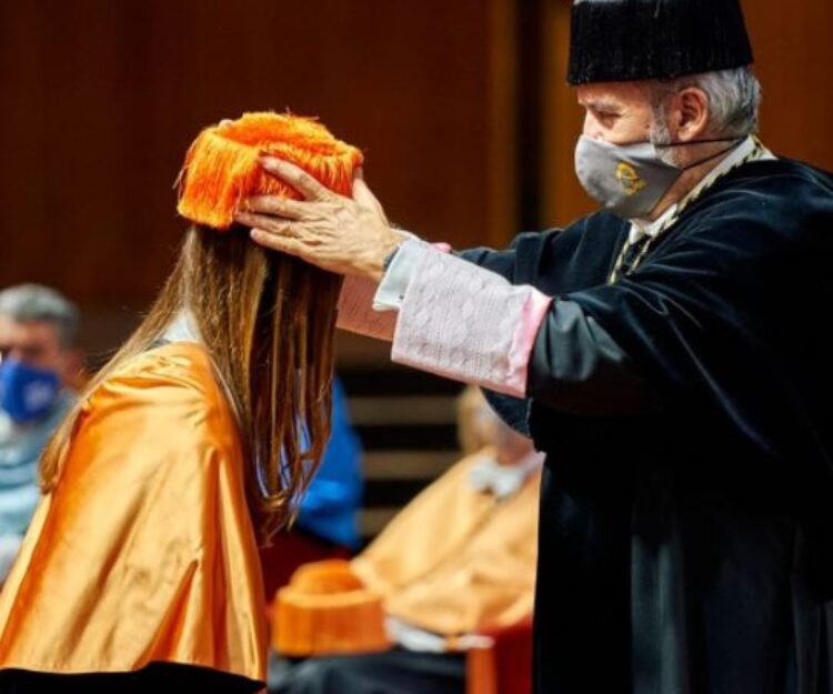 Galardonada con el Premio Extraordinario de Tesis Doctoral